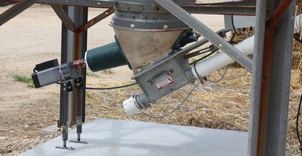 The Flow Pro bin  agitator was developed to help  solve bridging and “rat-holing”  issues often seen with feed flow  in bulk feed tanks.
