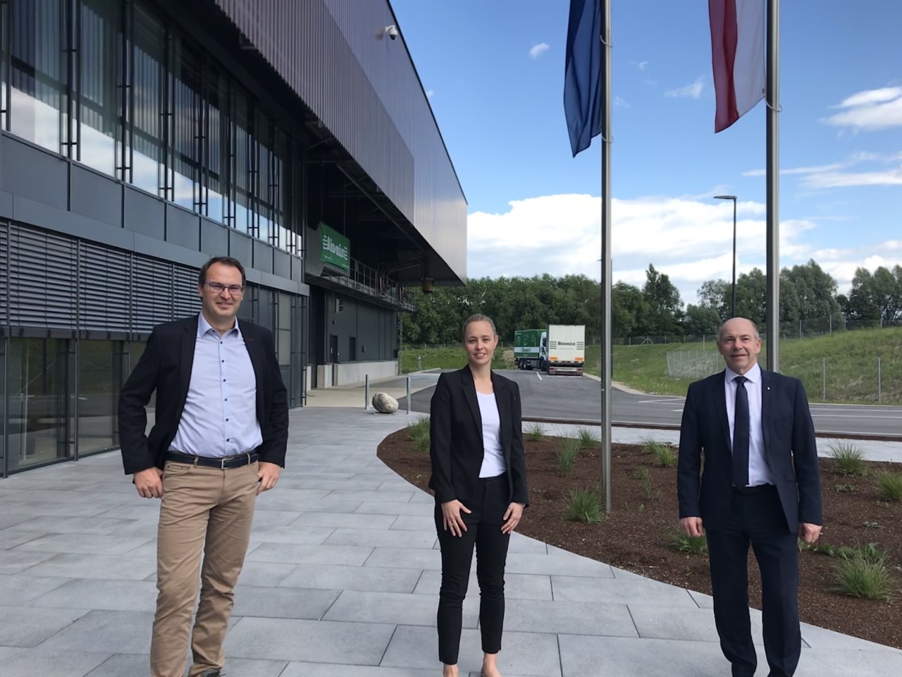 Franz Waxenecker - Managing Director of Biomin, Barbara Rüel - Head of Global Product Management Animal Nutrition at Biomin and Regional Council Member for Upper Austria Max Hiegelsberger at the new Biomin production facility in Haag am Hausruck, Austria.