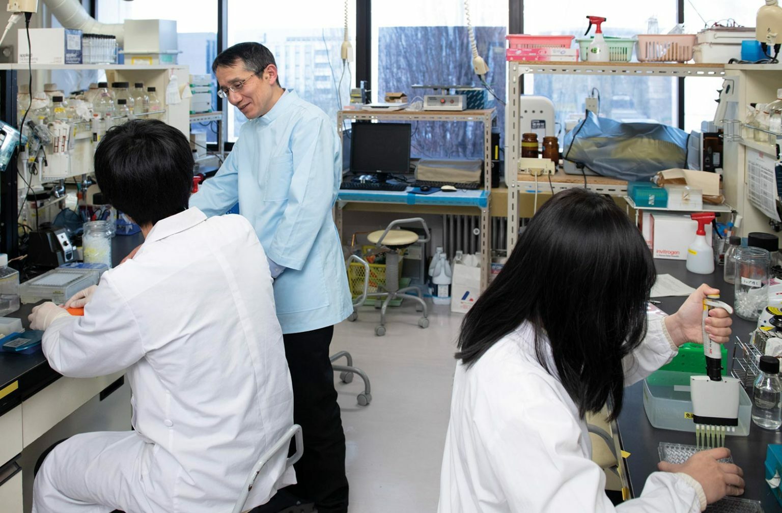 Professor Sakoda at work in his laboratory