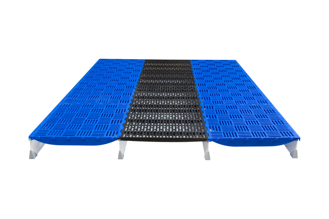 The Hog Slat plastic and cast iron combination farrowing floor provides a durable, cool surface for the sow and a warmer, plastic creep area floor for young pigs.
